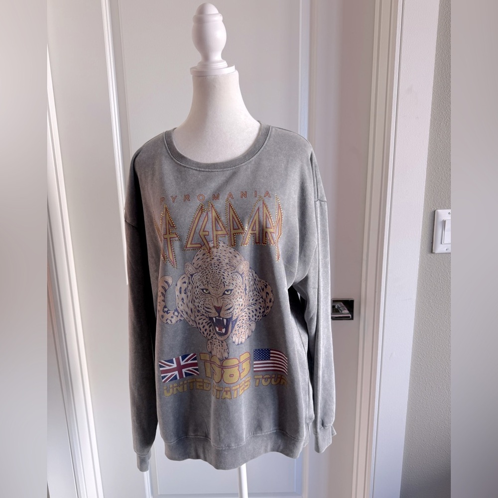 Def Leppard Pyromania 1983 United States Tour Women’s Sweatshirt Size Medium